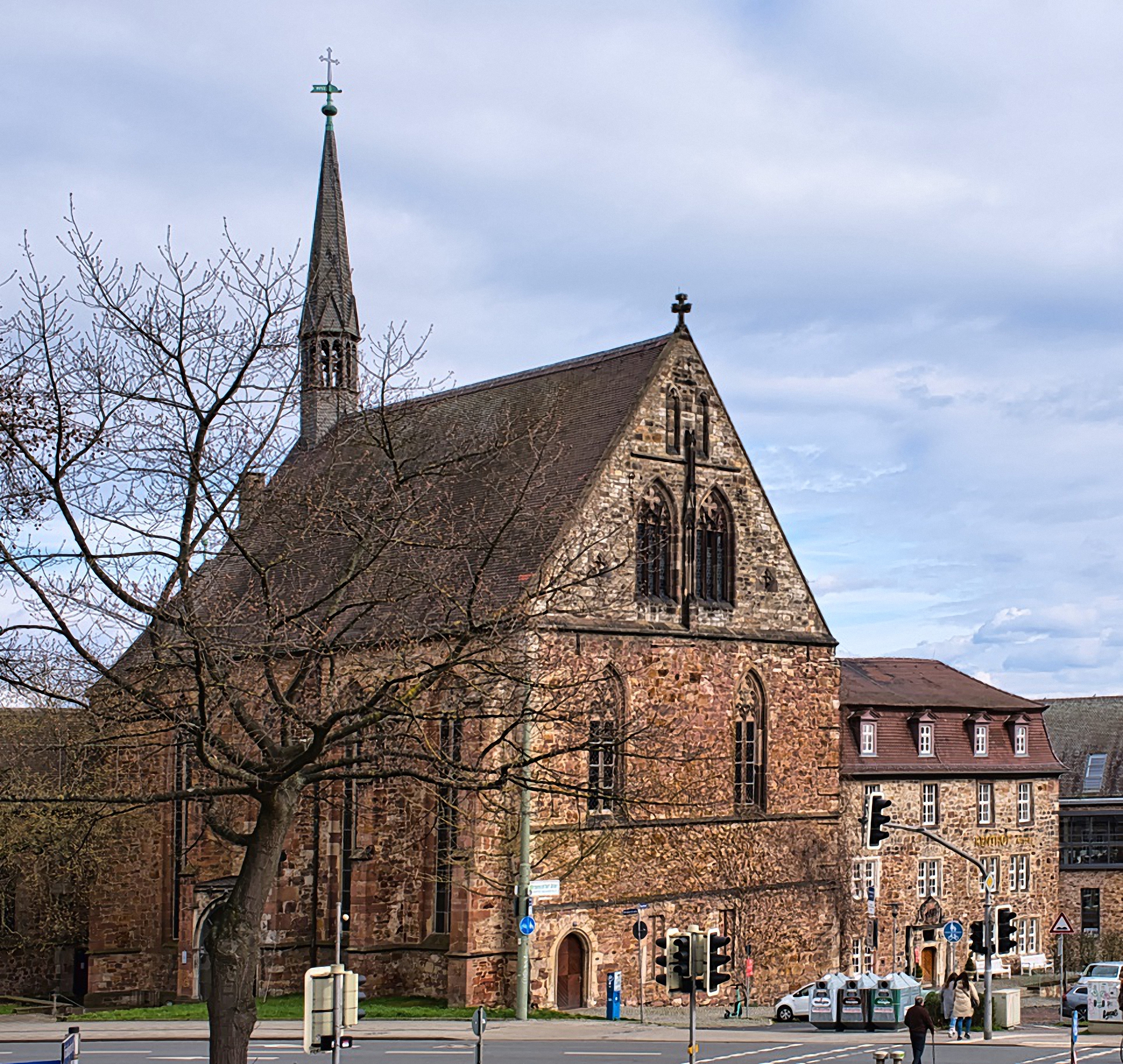 04-Bruederkirche 13.Jh. mit rechts angrenzendem Renthof 16. Jh.